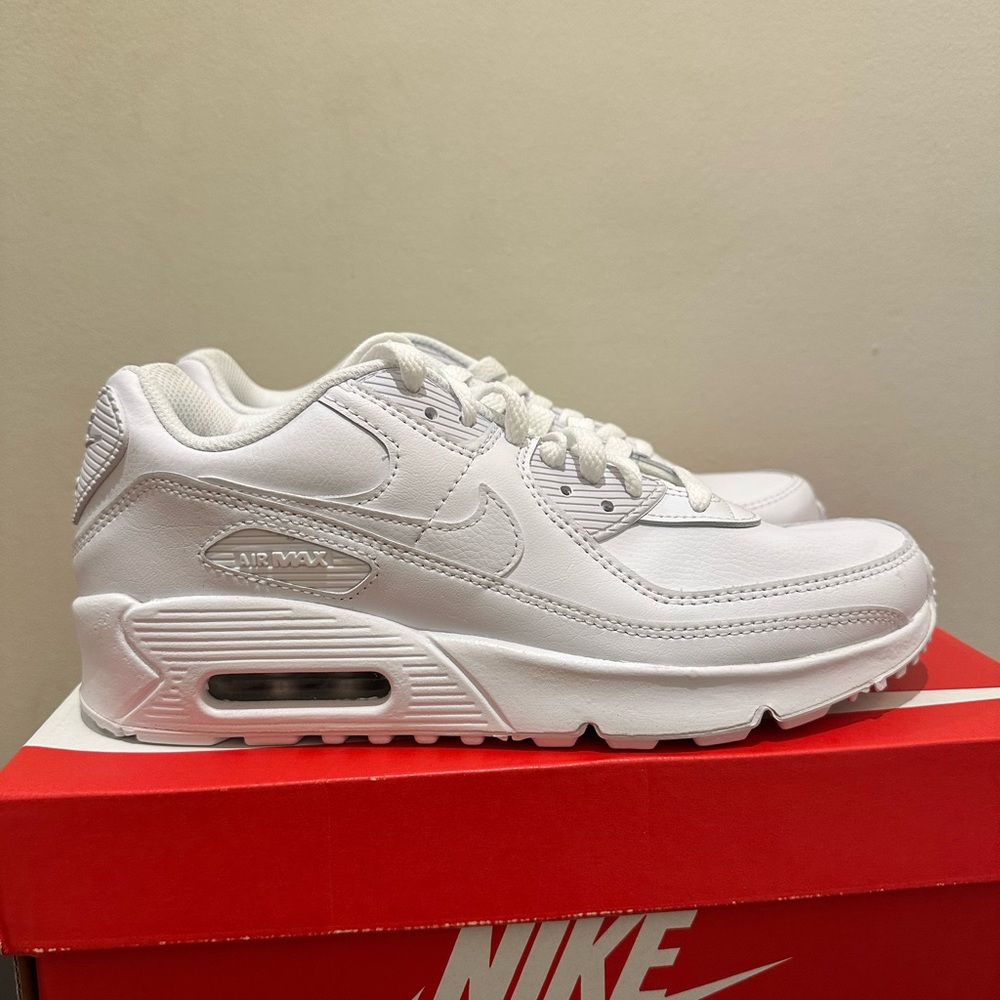 NIB Nike Air Max 90 LTR CD6864 100 White Metallic Silver Sz GS 6.5Y==~Wm 8 - Picture 2 of 8
